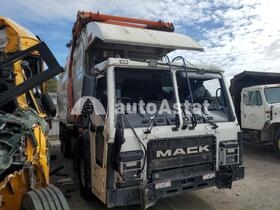 Mack LR
