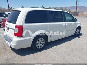 2011 Chrysler Town & Country #4